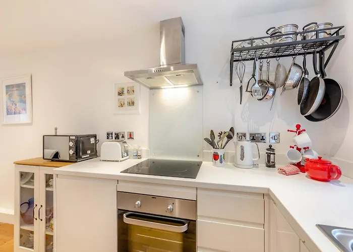 Town Square Apartment - Uk45611